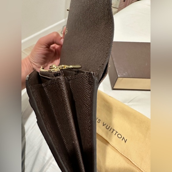Louis Vuitton Sarah Wallet - Picture 7 of 12